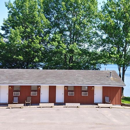 Lakeshore Motel Ice Lake 이런 리버 외부 사진