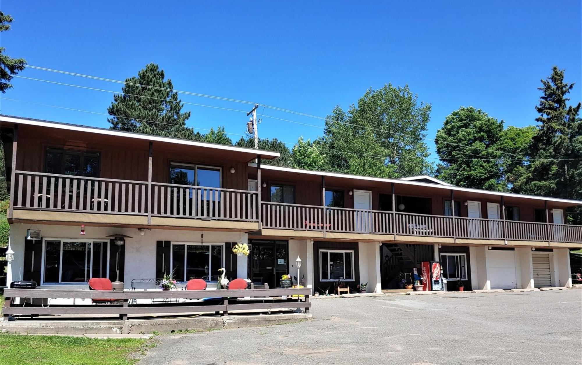 Lakeshore Motel Ice Lake 이런 리버 외부 사진