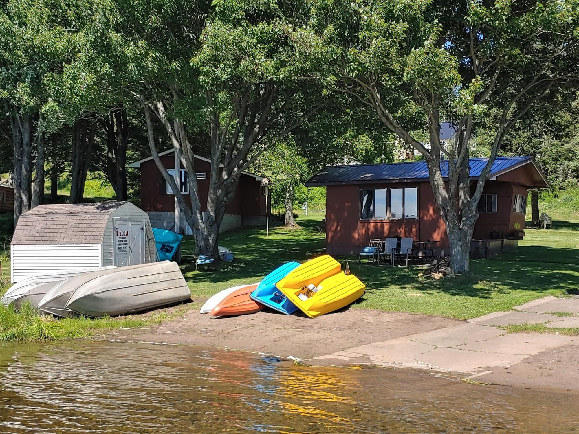 Lakeshore Motel Ice Lake 이런 리버 외부 사진