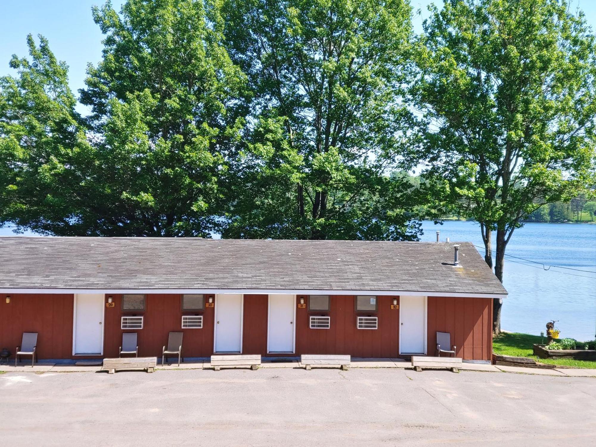 Lakeshore Motel Ice Lake 이런 리버 외부 사진