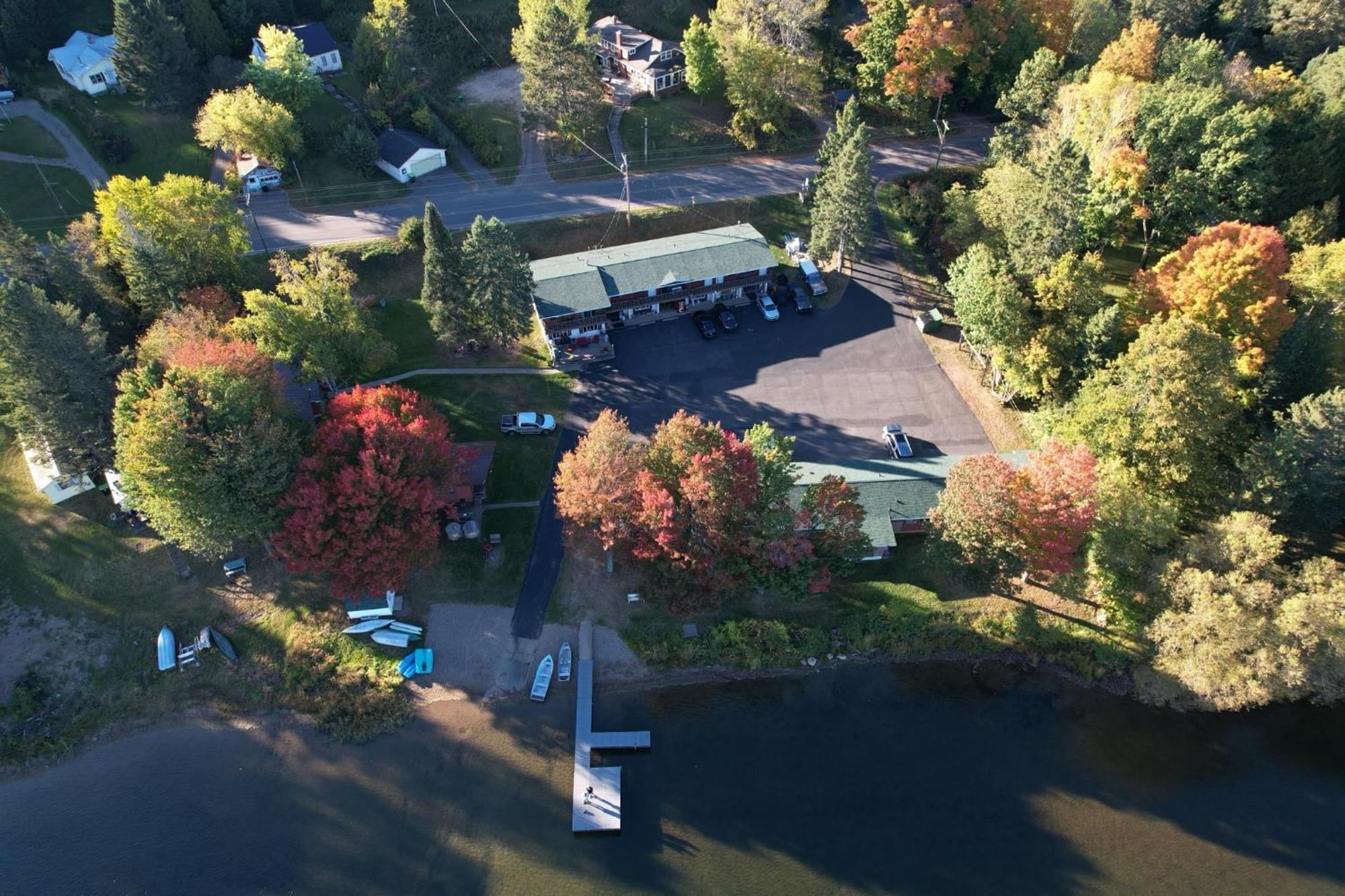 Lakeshore Motel Ice Lake 이런 리버 외부 사진