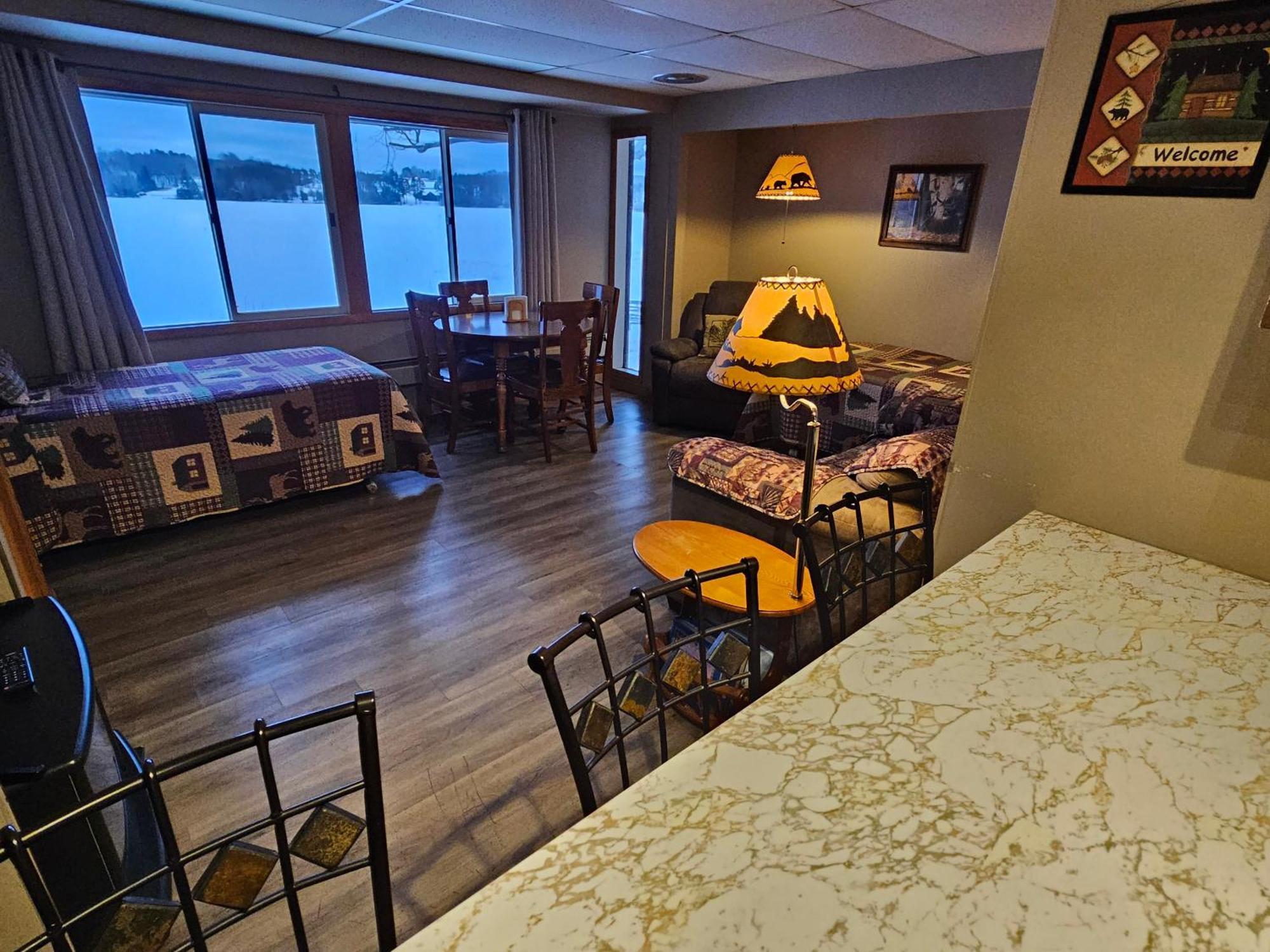 Lakeshore Motel Ice Lake 이런 리버 외부 사진