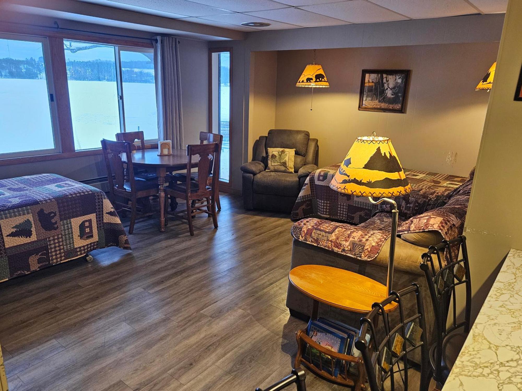 Lakeshore Motel Ice Lake 이런 리버 외부 사진