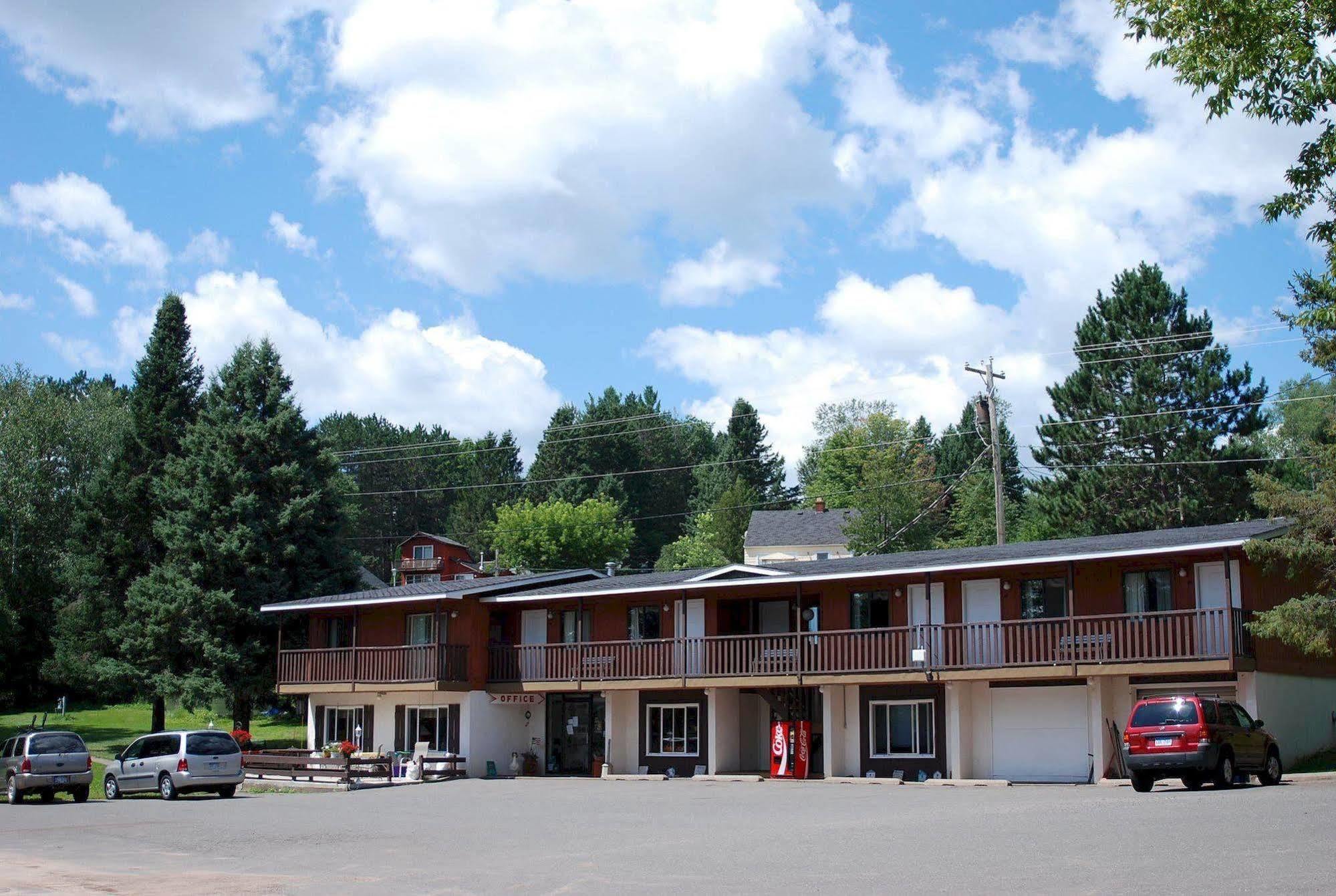 Lakeshore Motel Ice Lake 이런 리버 외부 사진